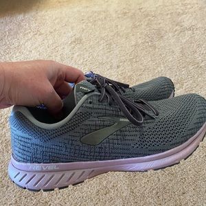 Brooks women’s Revel 3 sneakers size 9.5